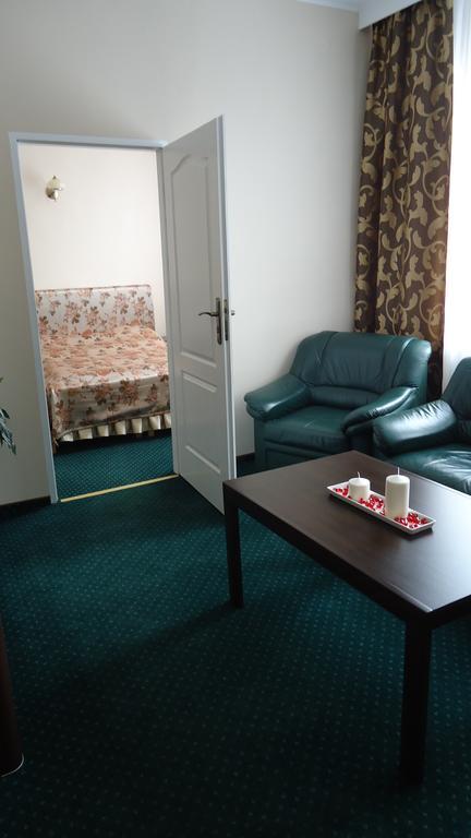 Baron Otel Ciechanów Oda fotoğraf